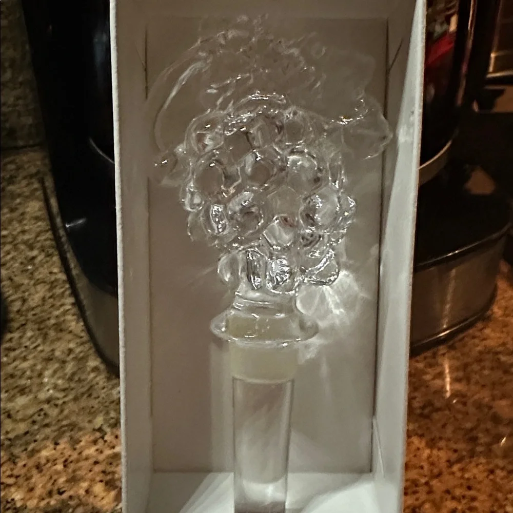 Mikasa Clear Crystal Grape Bottle Stopper
